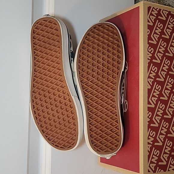 Vans Womens sz 7 or Mens sz 5.5 - Picture 5 of 5